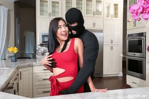 Con đĩ chân dài hàng đầu tương phản chó cái trần nhà May mắn đổi vợ thực sự, chỉ chọn những người đàn ông đẹp trai và đẹp trai, đồng phục OL lụa đen chân dài