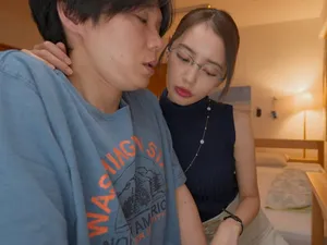 Hộ lý dâm bị gã bác sĩ tống tình