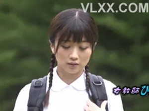 Cô gái nổi tiếng trên mạng lai cao 1,73 mét, có vòng eo thon, ngực lớn và đôi chân dài, thật đáng tiếc nếu bỏ lỡ cô ấy...