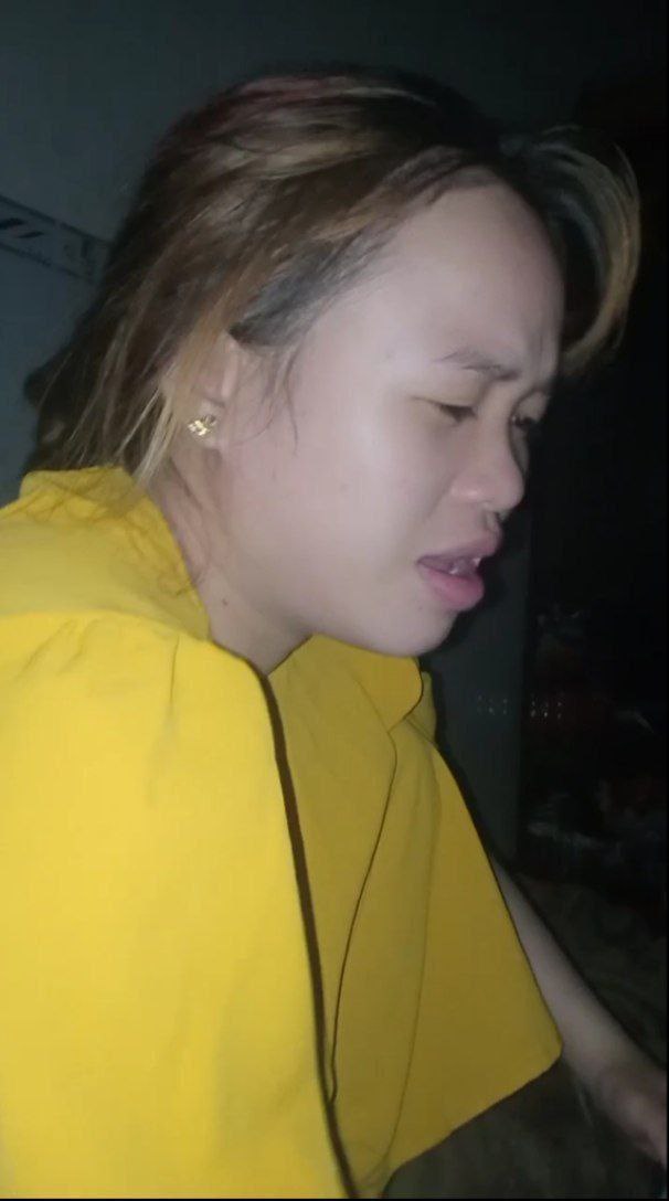 Em cảm nhận được đầu cặc của anh chưa